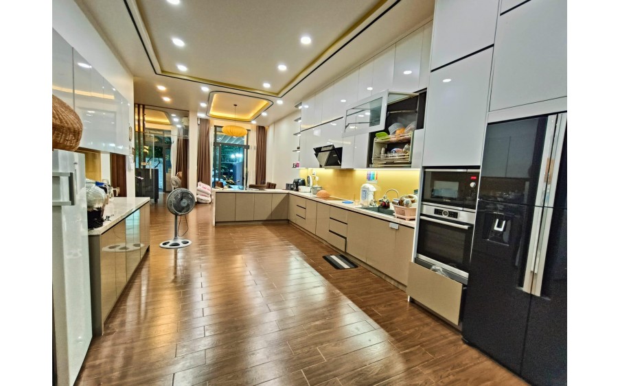 Siêu Hot: Bán Nhà đường Kha Vạn Cân, 5 Tầng, 118m2, HXH 7m, Gần Chợ Thủ Đức, Giá 10 Tỷ